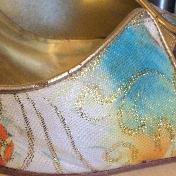 Carlos Santana golden shoes - Picture 9 of 10